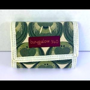 Bungalow 360 Canvas Green Walrus Wallet